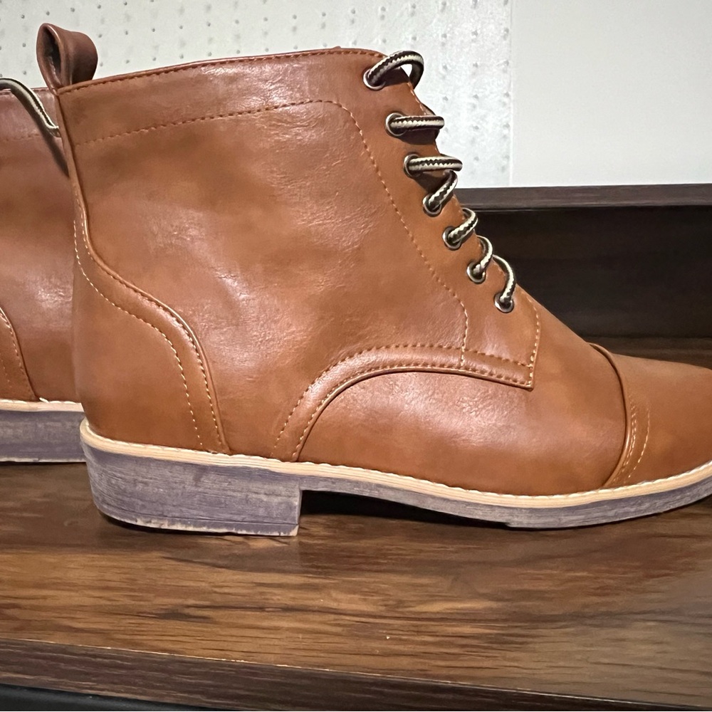 Tan Leather Ankle Boots with Rounded Toe and Contrast Laces - Picture 3 of 4